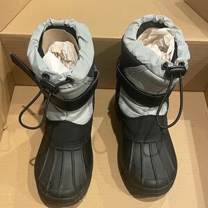 Itasca Kids Black and Gray Boots